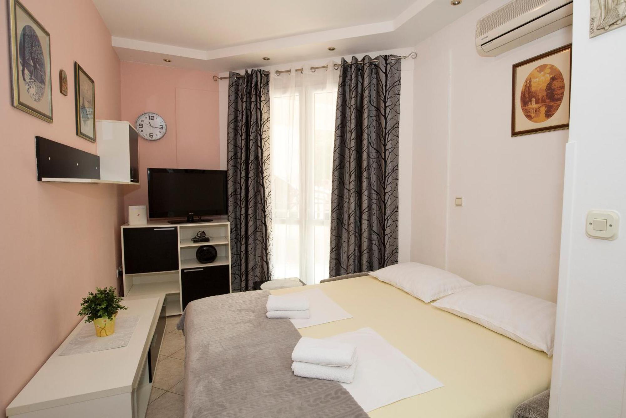 Apartman Roza Omis Exterior photo
