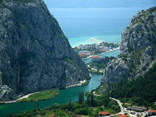 Apartman Roza Omis Exterior photo